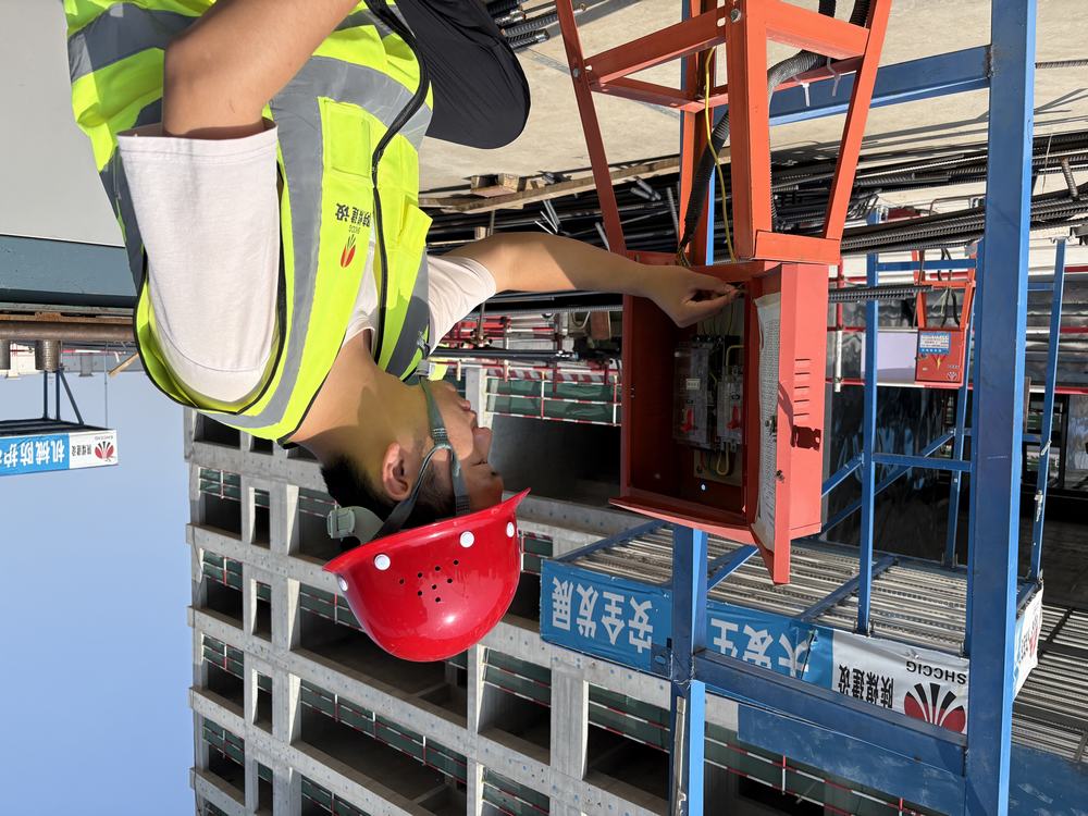 陜煤建設(shè)天工公司的 520 硬核告白：安全帽作玫瑰，卷尺圖紙寫情詩(shī)