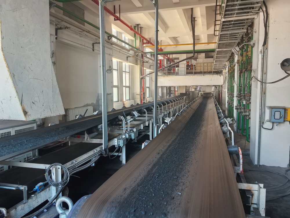 陜煤建設(shè)韓城分公司安裝四項(xiàng)目部：王峰煤礦選煤廠帶煤試生產(chǎn)成功，以攻堅(jiān)之勢(shì)鑄就精品工程