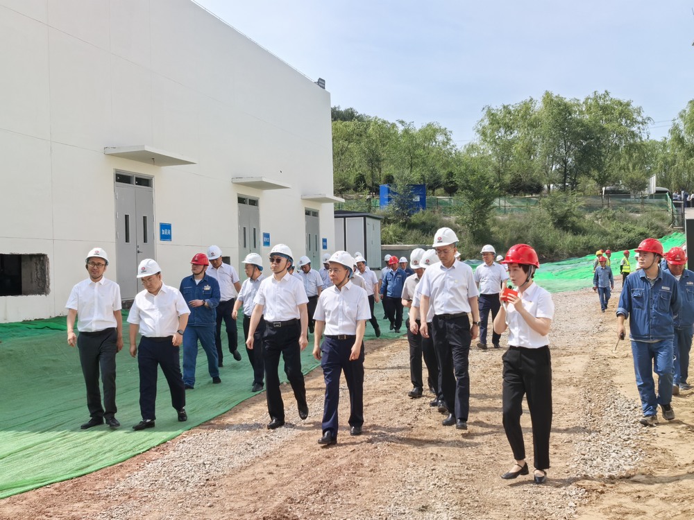 陜西煤業(yè)化工集團(tuán)府谷能源開發(fā)有限公司黨委書記、董事長李寧一行蒞臨黃河地表水預(yù)處理項目參觀調(diào)研