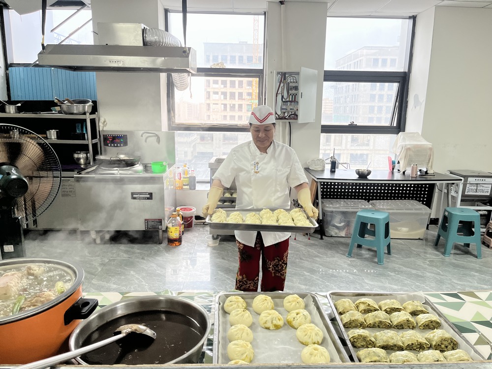 陜煤建設銅煤公司基層項目部用“家鄉(xiāng)胃”拴住“建設心”