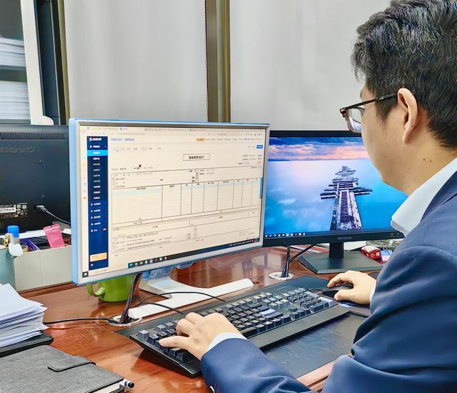 規尺之內，煙火之外