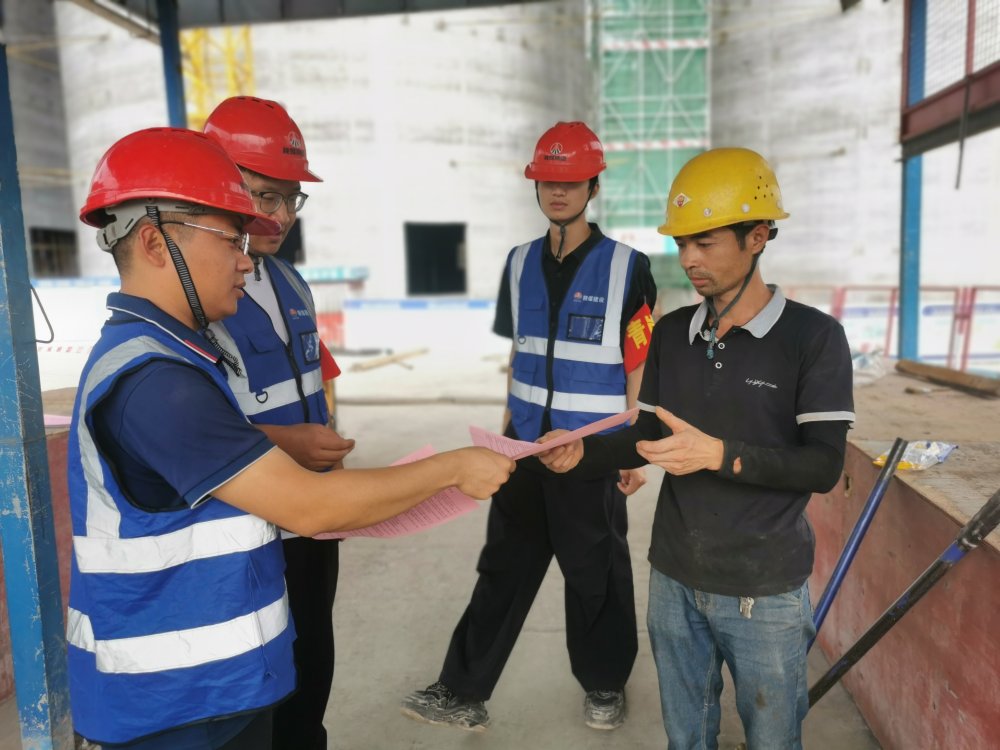 “炎值”勁爆！看陜煤建設(shè)韓城分公司土建十一項(xiàng)目部如何積極應(yīng)對高溫“烤”驗(yàn)