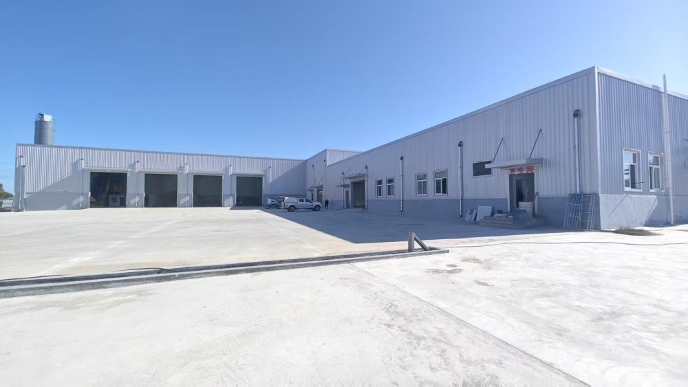 陜煤建設(shè)路橋分公司胡家河煤礦二號風(fēng)井及附屬工程膠輪車庫、材料庫、砂石料庫工程通過預(yù)驗收