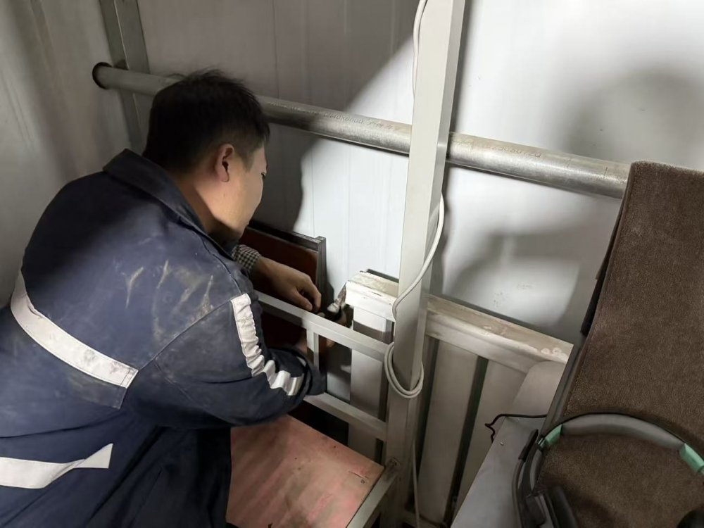 陜煤建設(shè)煤礦運(yùn)營(yíng)服務(wù)分公司：寒潮來(lái)襲暖意融 關(guān)愛職工在行動(dòng)