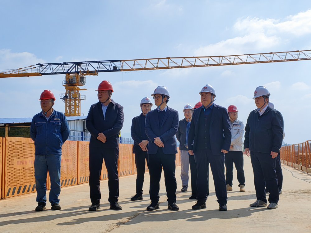 省紀(jì)委監(jiān)委駐陜煤集團(tuán)紀(jì)檢監(jiān)察組組長、集團(tuán)黨委委員、紀(jì)委書記閆恒光一行深入陜煤汨羅電廠項(xiàng)目調(diào)研指導(dǎo)工作