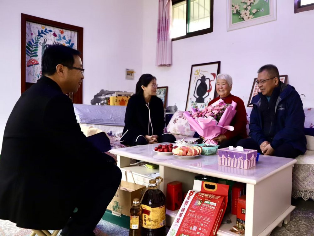 陜煤建設(shè)機(jī)電安裝公司：重陽(yáng)慰問暖人心 敬老愛親顯擔(dān)當(dāng)