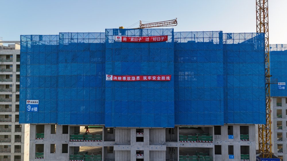 陜煤建設(shè)天工公司：“鋼鐵巨龍”護(hù)外，“靈活氣囊”固內(nèi)