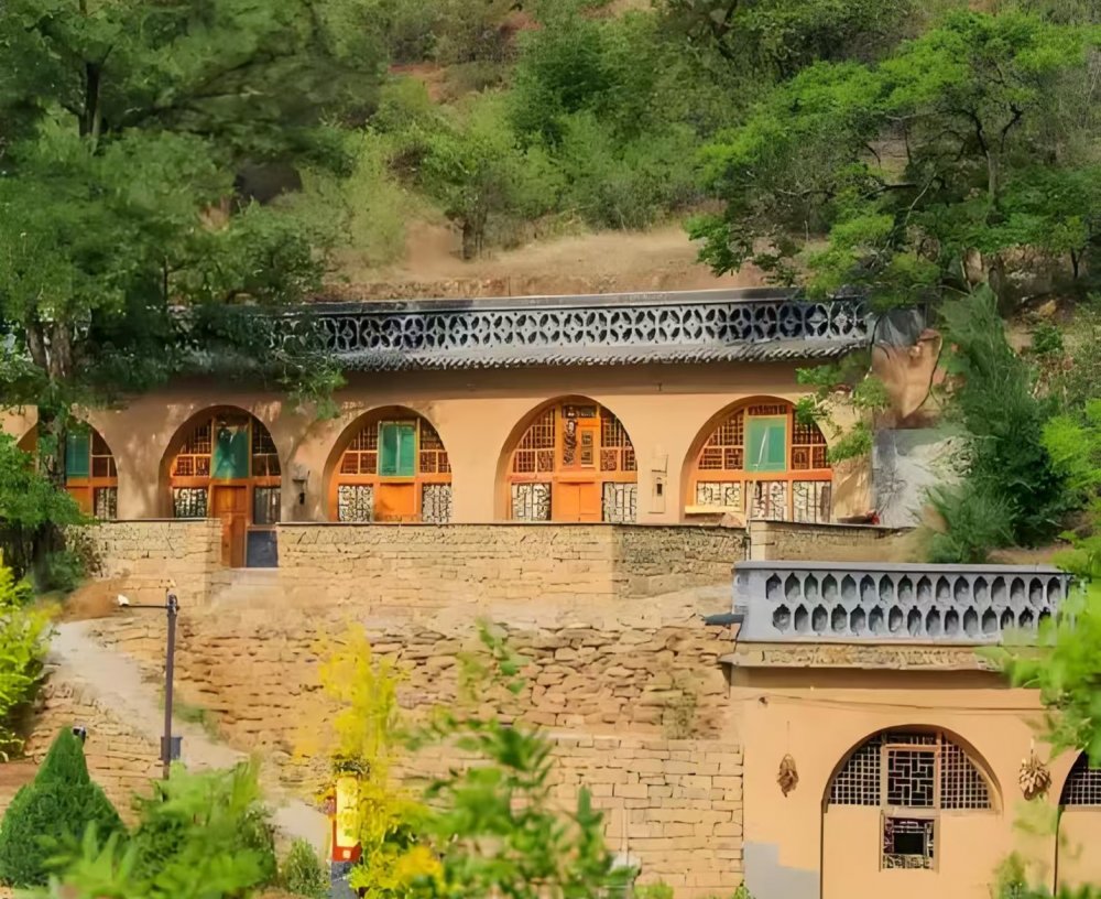 俯身見“世面”