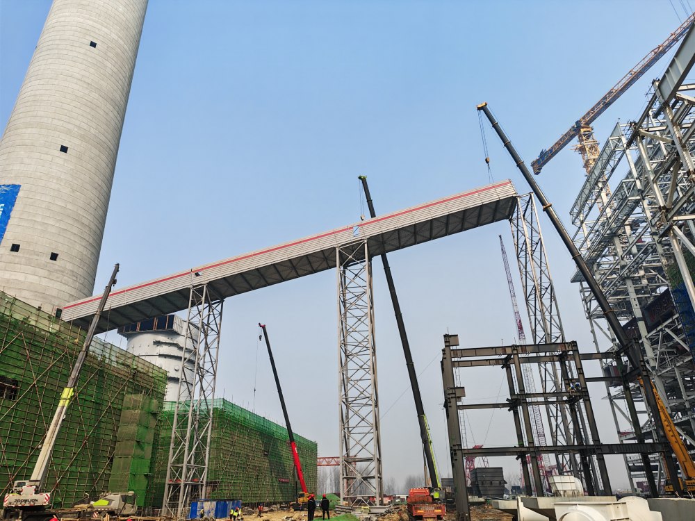 突破“空中走廊”！陜煤建設(shè)韓城分公司土建十六項目部承建的陜煤信陽超超臨界工程裝配式輸煤棧橋建設(shè)再傳捷報