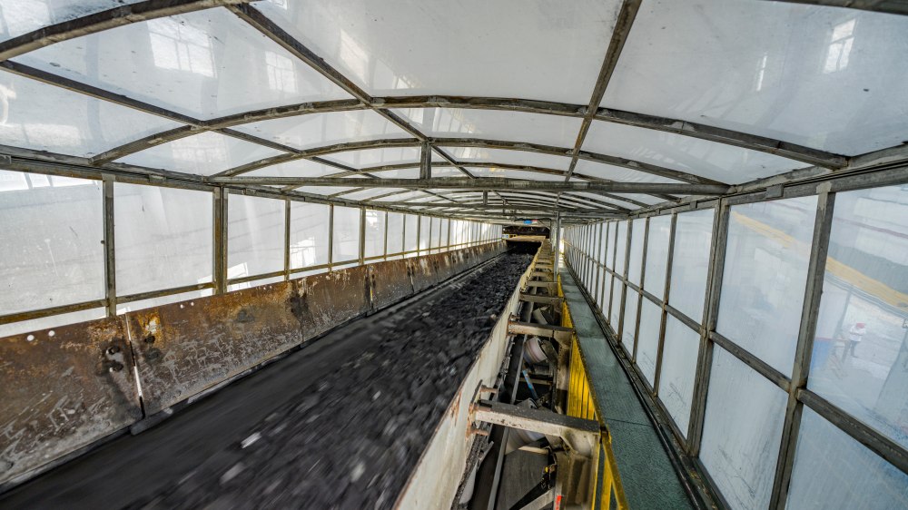 陜煤建設(shè)機電安裝公司小保當選煤廠技術(shù)改造項目干煤流系統(tǒng)安裝工程帶煤試運行圓滿成功