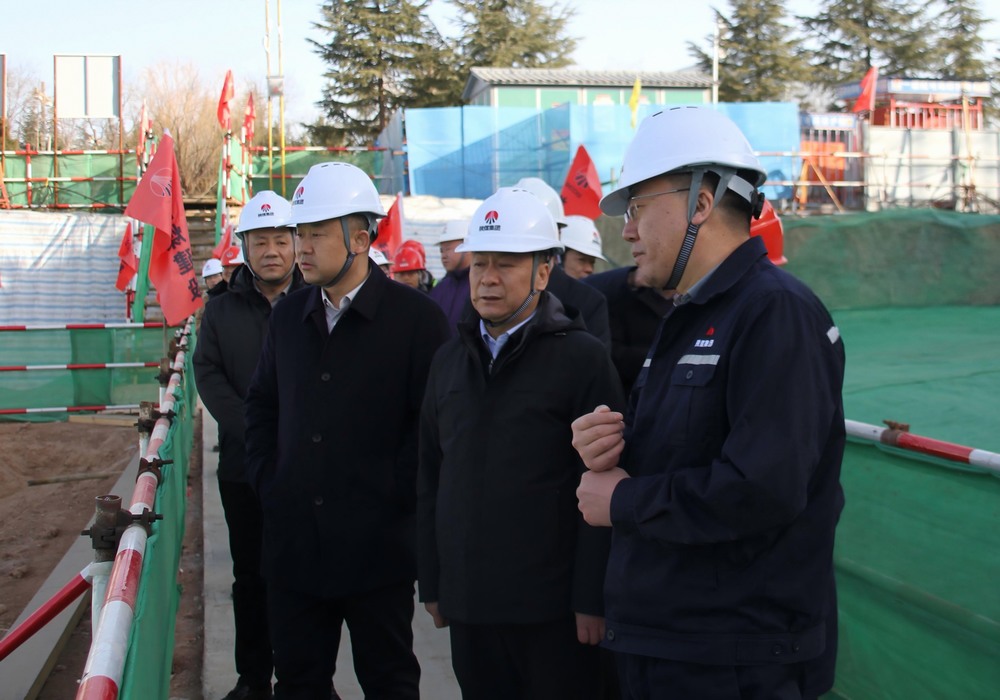 陜煤集團工程總監(jiān)、基本建設(shè)管理部總經(jīng)理李仰東深入陜煤建設(shè)承建的銅創(chuàng)能材項目檢查指導(dǎo)工作