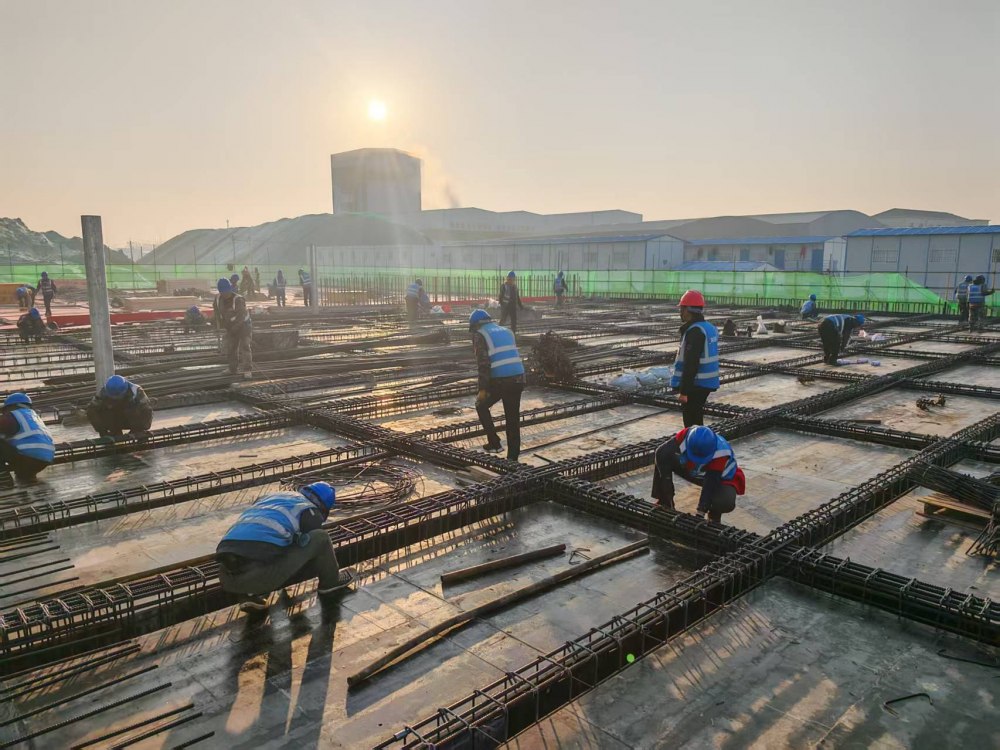 奮戰(zhàn)十八晝夜，澆筑信陽新篇章