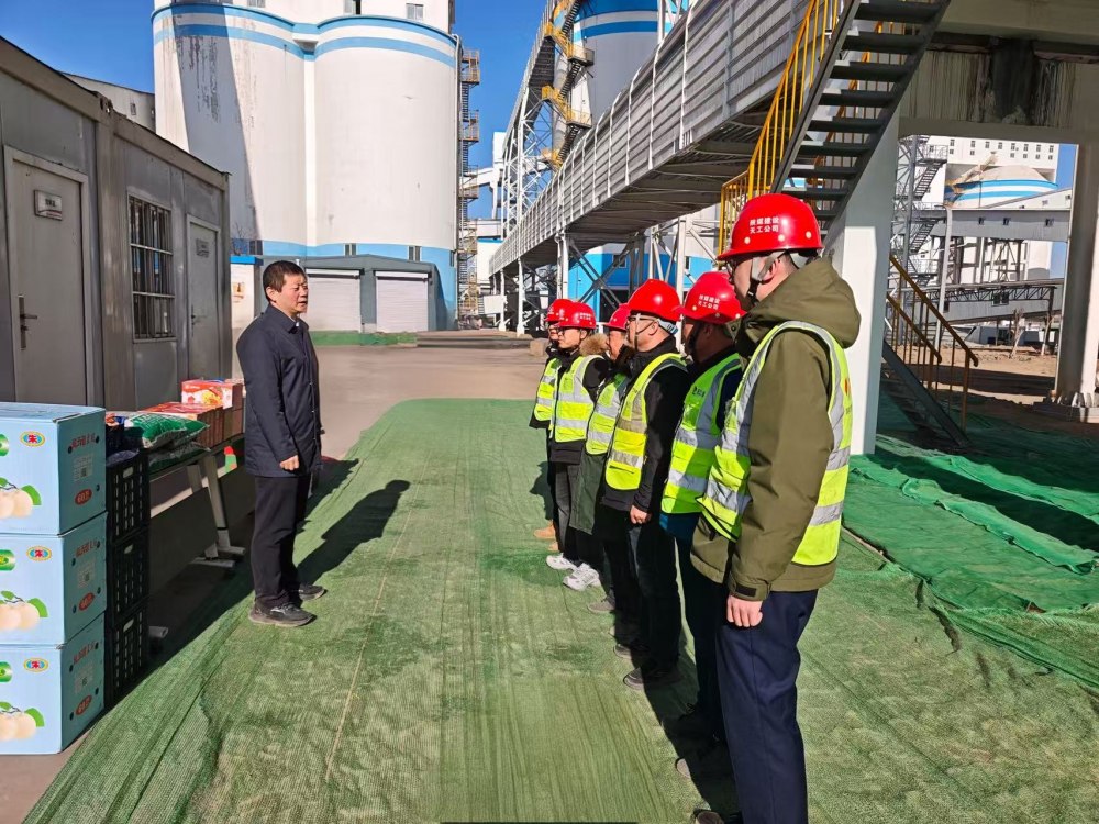 陜西小保當(dāng)?shù)V業(yè)有限公司副總經(jīng)理劉朕中一行深入天工公司基層項(xiàng)目慰問一線職工