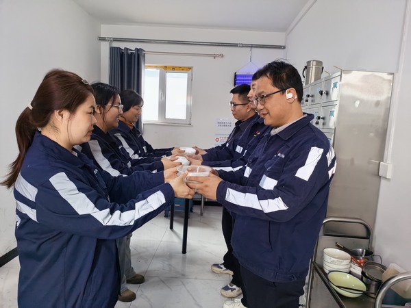 陜煤建設(shè)洗選煤運(yùn)營公司基層項(xiàng)目部開展元宵節(jié)送湯圓活動(dòng)