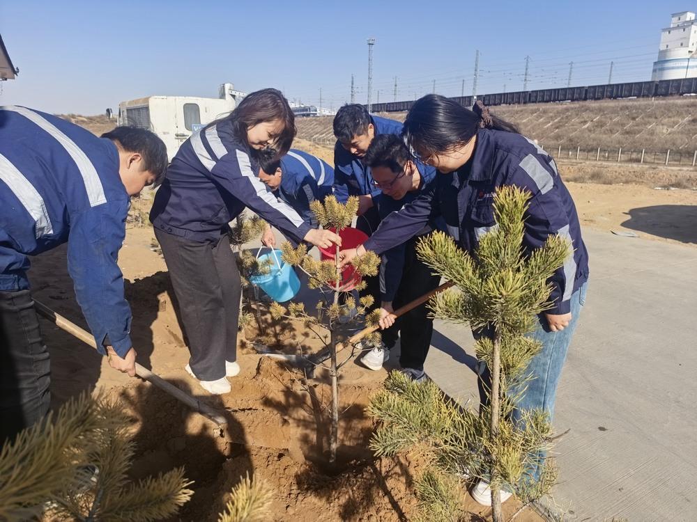 陜煤建設(shè)洗選煤運(yùn)營公司：植一抹“新綠” 栽一腔“初心”
