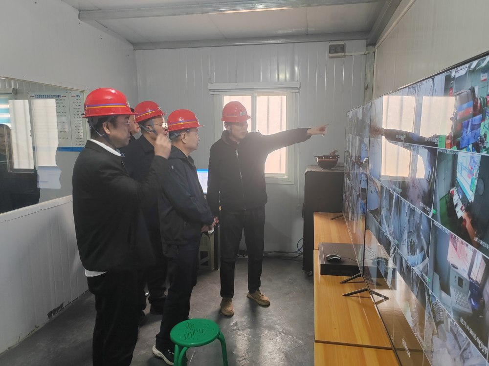 國(guó)能陜西榆神礦業(yè)有限公司大保當(dāng)煤礦董事長(zhǎng)李鋒一行蒞臨陜煤建設(shè)礦建三公司小保當(dāng)項(xiàng)目考察調(diào)研